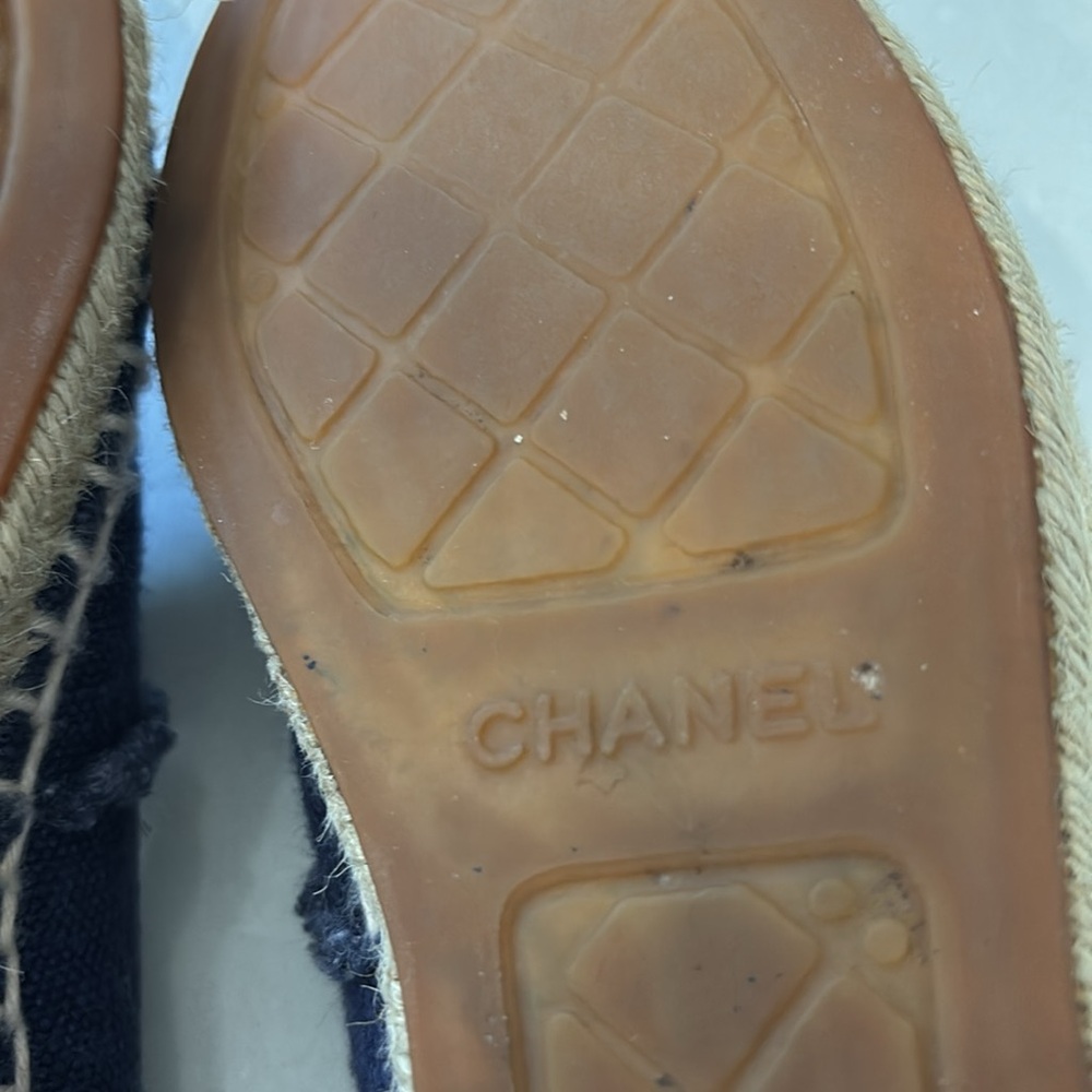 CHANEL denim Blue Espadrilles with Iconic CC Logo - Picture 4 of 8